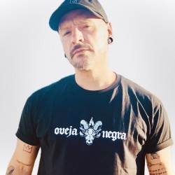 Camiseta "OVEJA NEGRA"